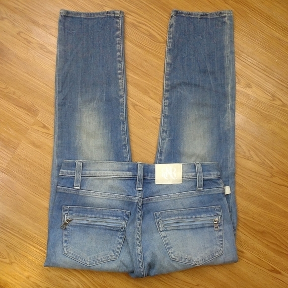 Rock& Republic Zipper Pocket Capri Jeans - Picture 4 of 8
